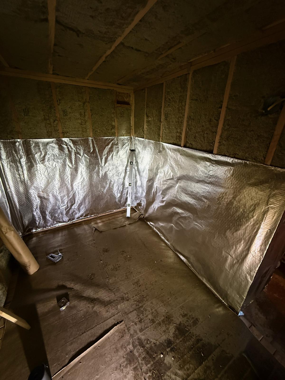 Aluminum vapor barrier